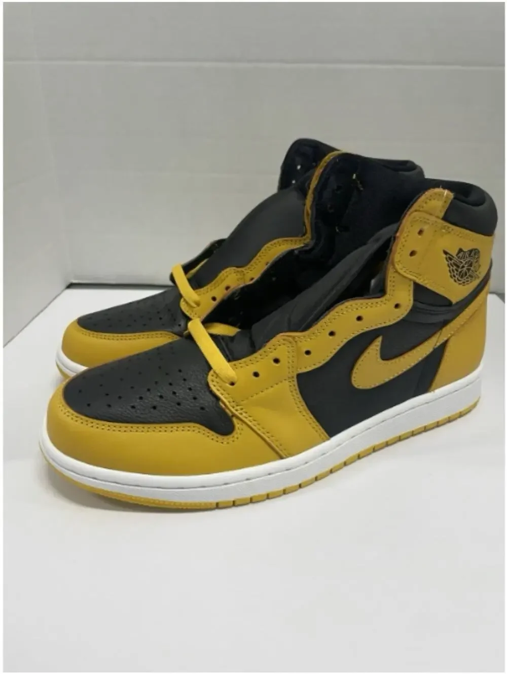 Jordan 1 Retro OG High Pollen 555088 701 Size 10.5 Men Black Yellow Leather Shoe